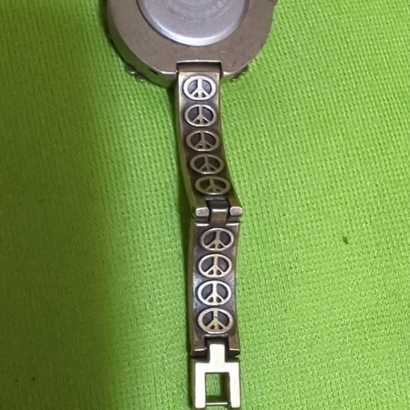 LUCKY BRAND Women's Gold Flower Horseshoe Shape Watch With Book & Black Box - Picture 11 of 16